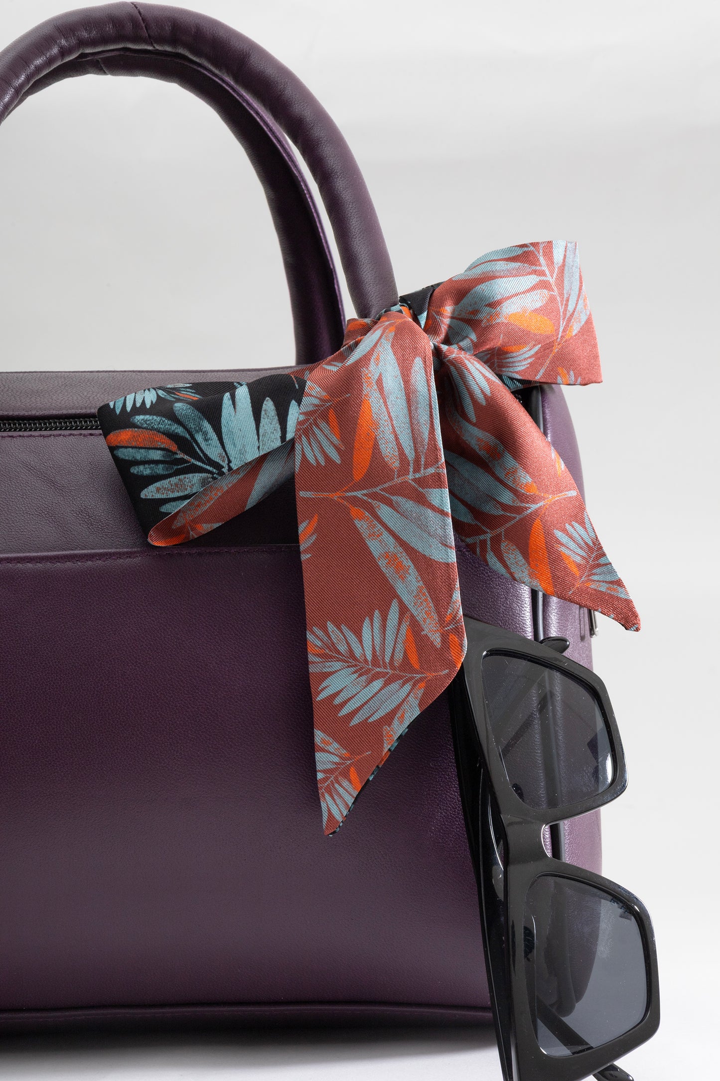 Silkeskjerf- Daphmin Twilly – Noir Jardin