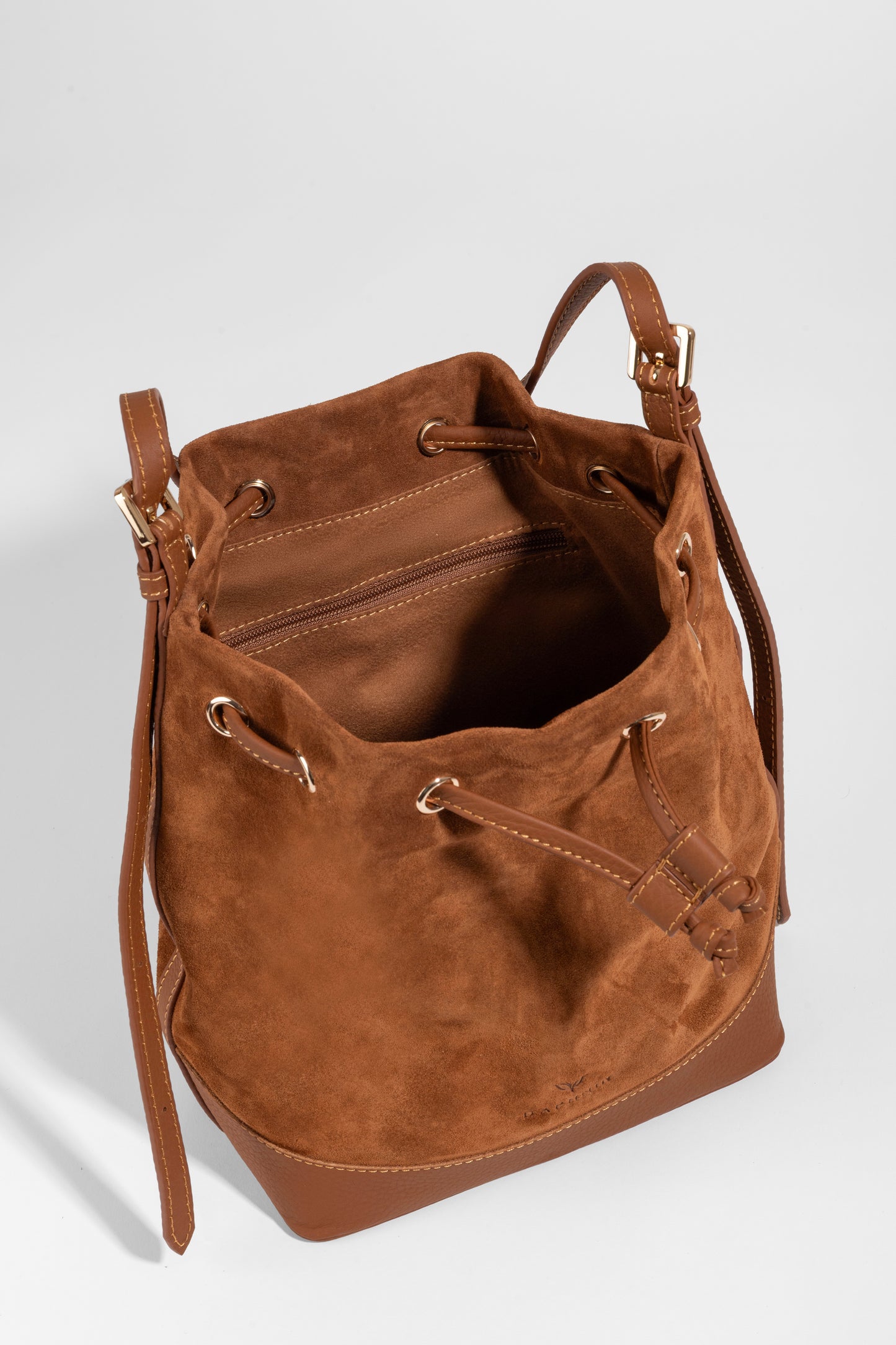 Skulderveske i semsket skinn- Sorella Suede Bucket- Daphmin