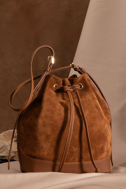 Skulderveske i semsket skinn- Sorella Suede Bucket- Daphmin
