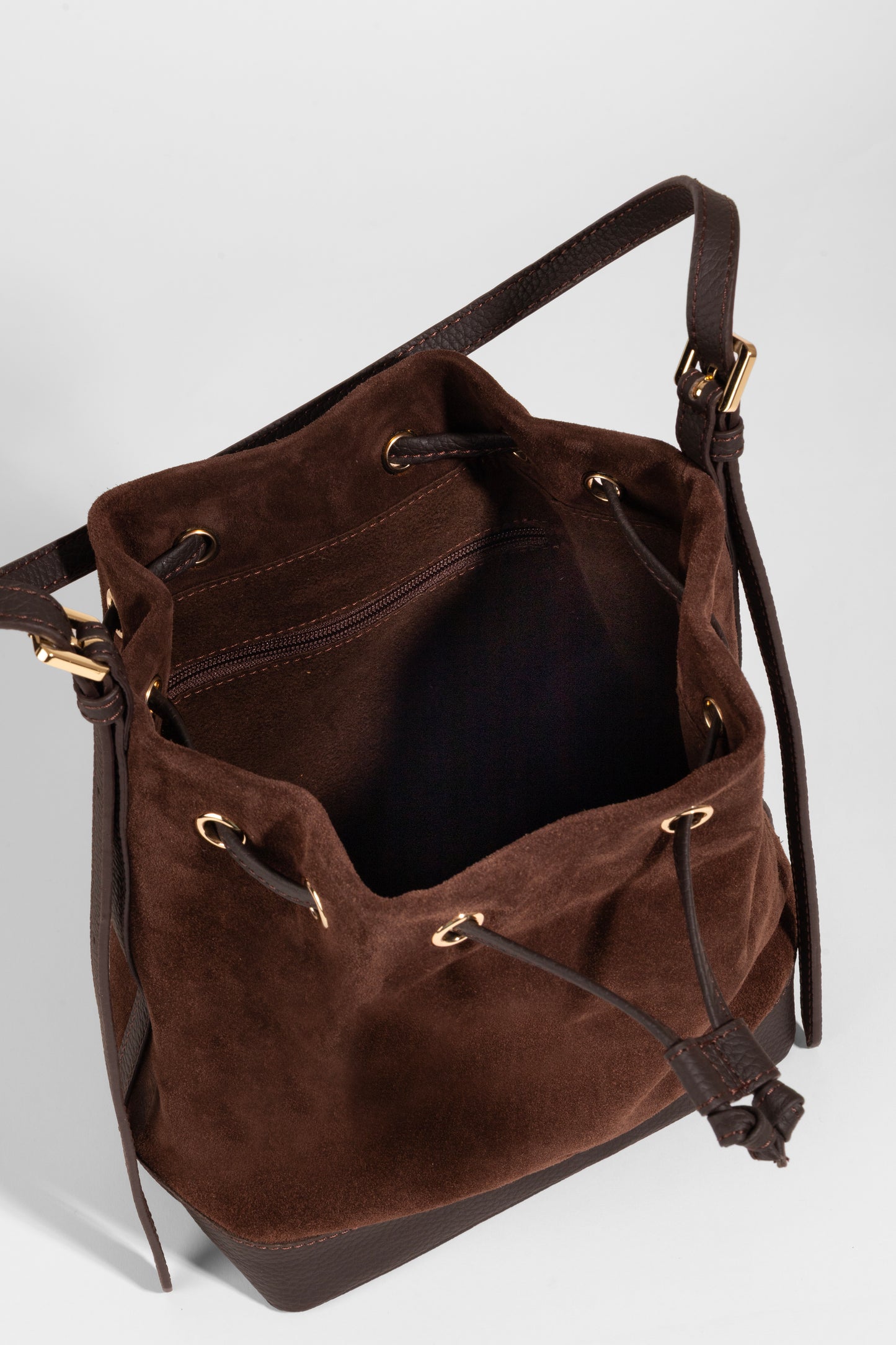 Skulderveske i semsket skinn- Sorella Suede Bucket- Daphmin