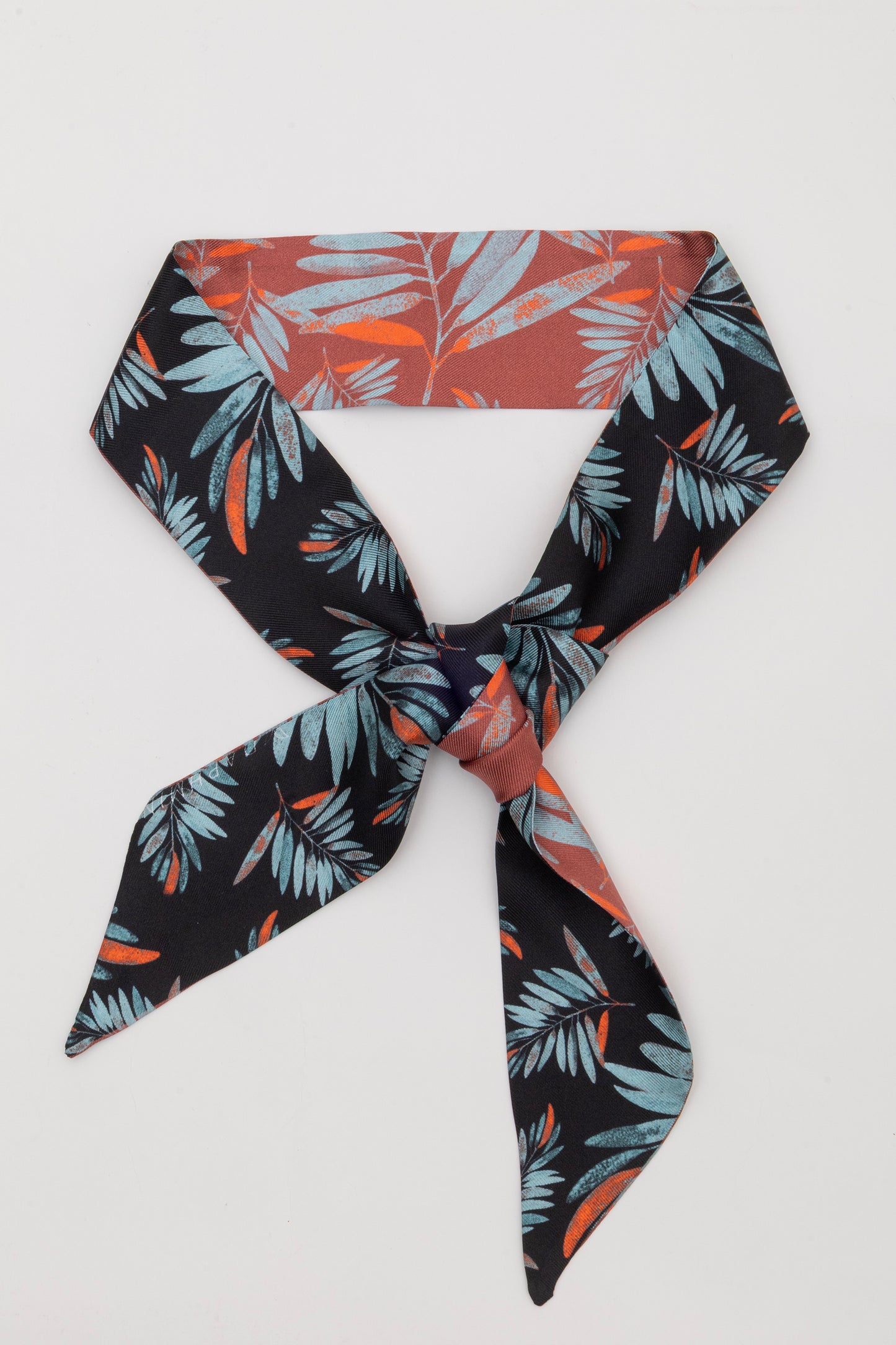 Silkeskjerf- Daphmin Twilly – Noir Jardin
